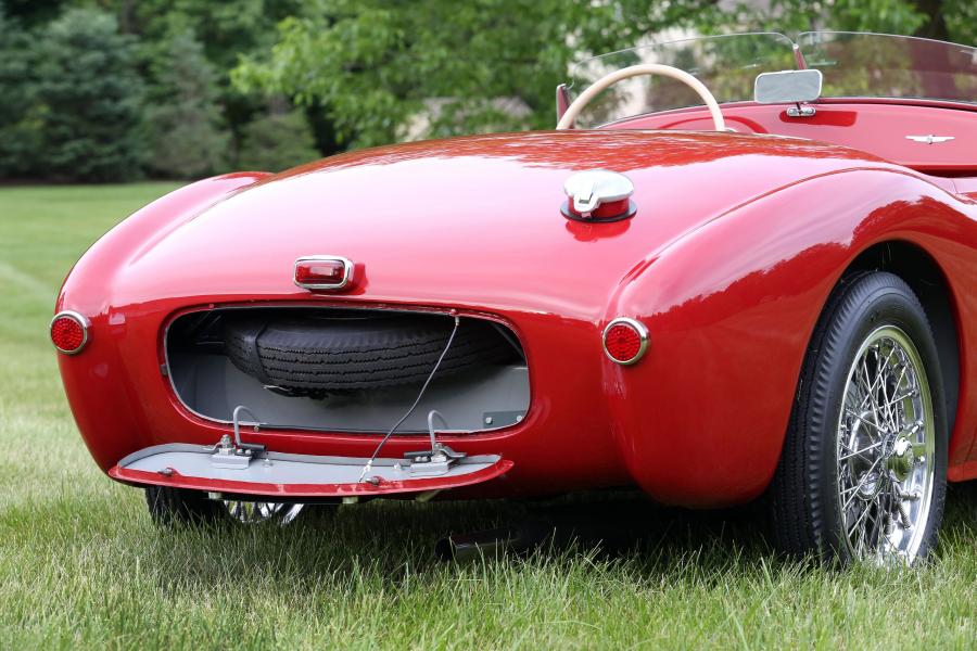 Детали экстерьера Siata 300 BC Barchetta Sport Spider 1951 года  (фото 25 из 34)